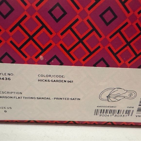 Tory Burch Carson flat thong sandal - printed satin in hicks garden color - Picture 8 of 11